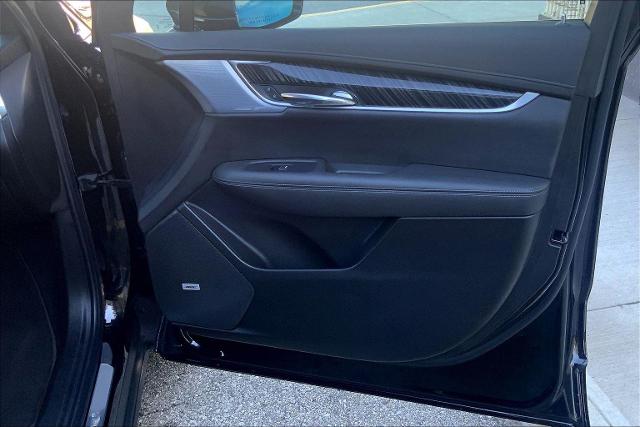 2025 Cadillac XT6 Vehicle Photo in KANSAS CITY, MO 64114-4545