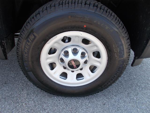 2025 GMC Sierra 2500 HD Vehicle Photo in LOWELL, MA 01852-4336