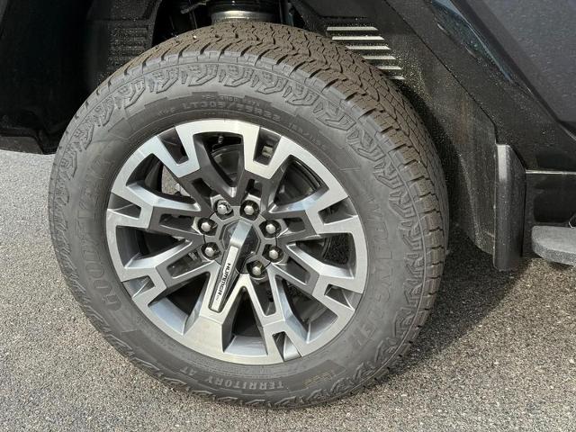 2025 GMC HUMMER EV Pickup Vehicle Photo in COLUMBIA, MO 65203-3903