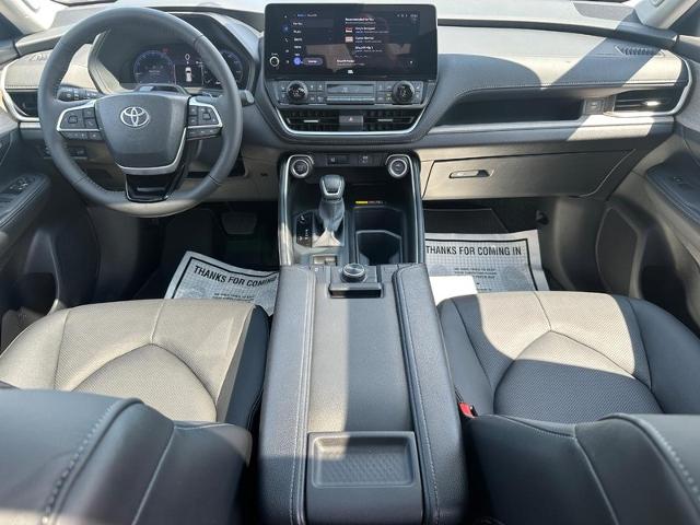 2025 Toyota Grand Highlander Vehicle Photo in COLUMBIA, MO 65203-3903
