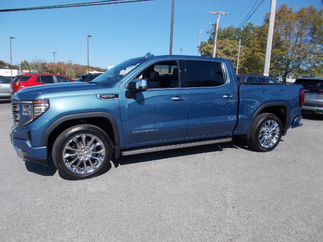 2024 GMC Sierra 1500 Vehicle Photo in LOWELL, MA 01852-4336