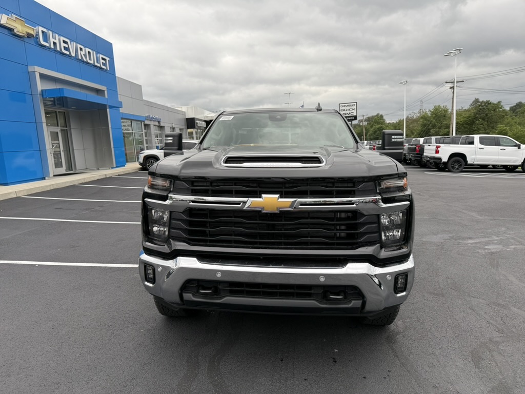 2026 Chevrolet Silverado 2500 HD photo 8 of 10