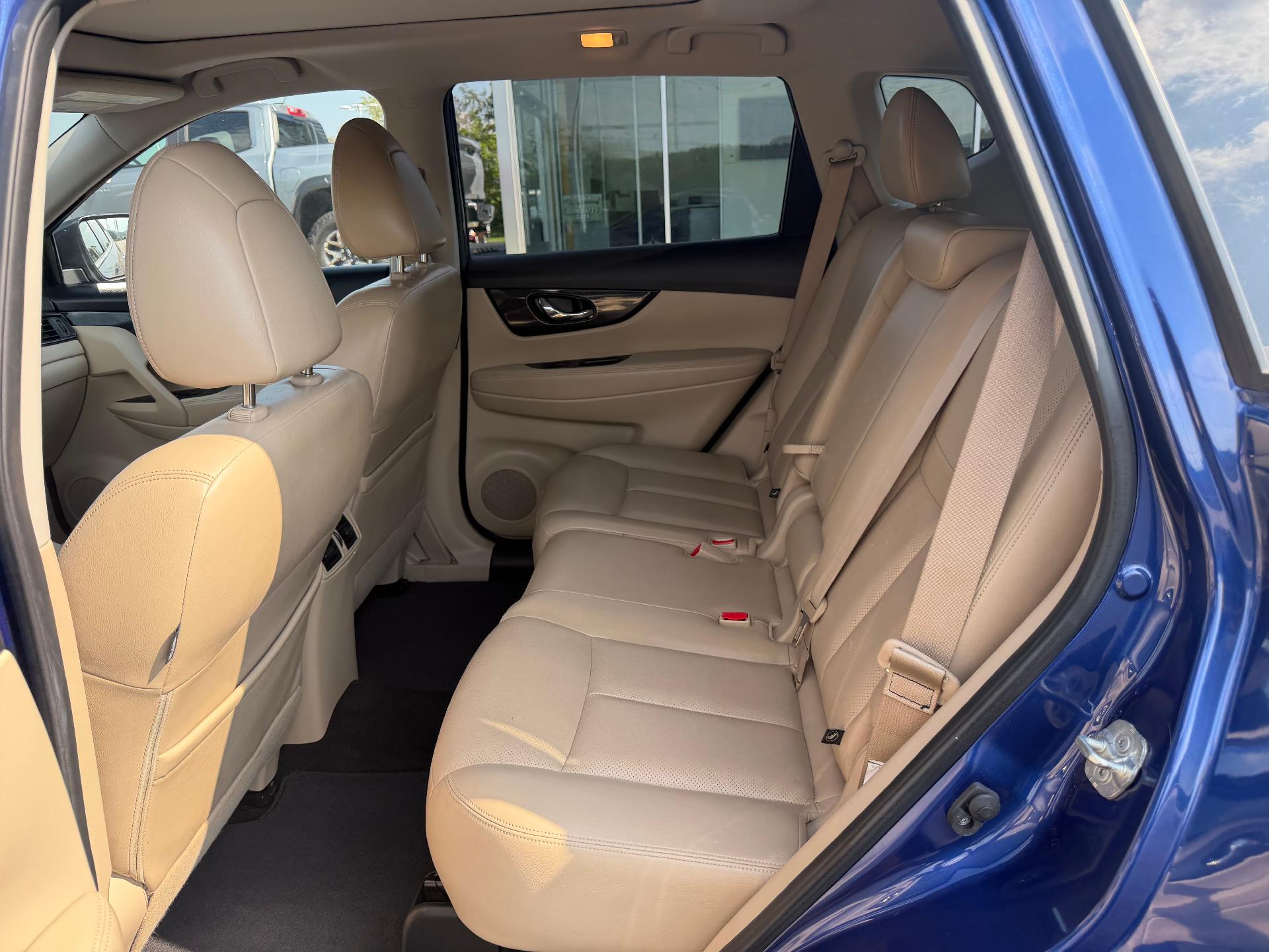 2018 Nissan Rogue photo 19 of 36