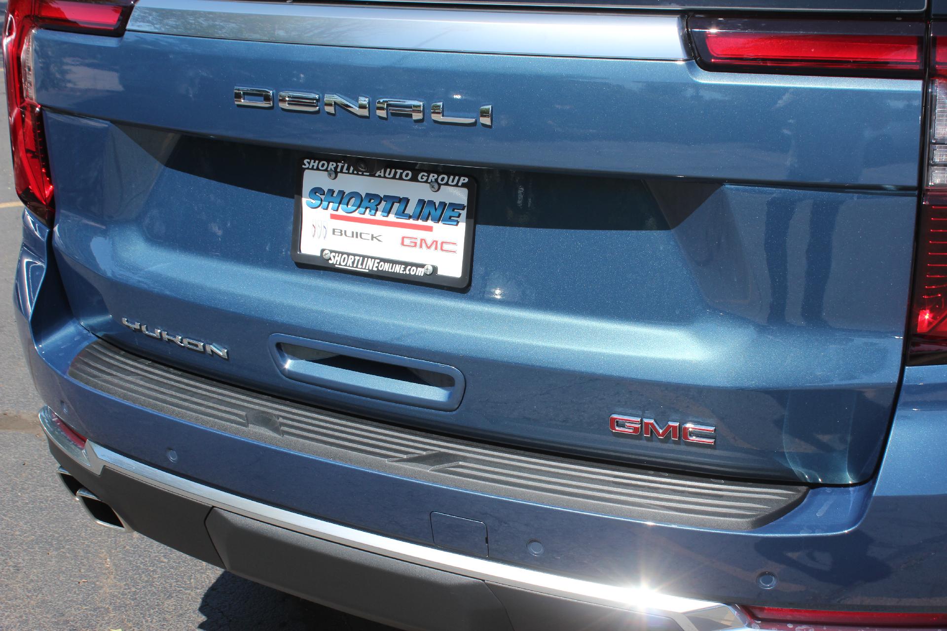 2025 GMC Yukon Vehicle Photo in AURORA, CO 80012-4011