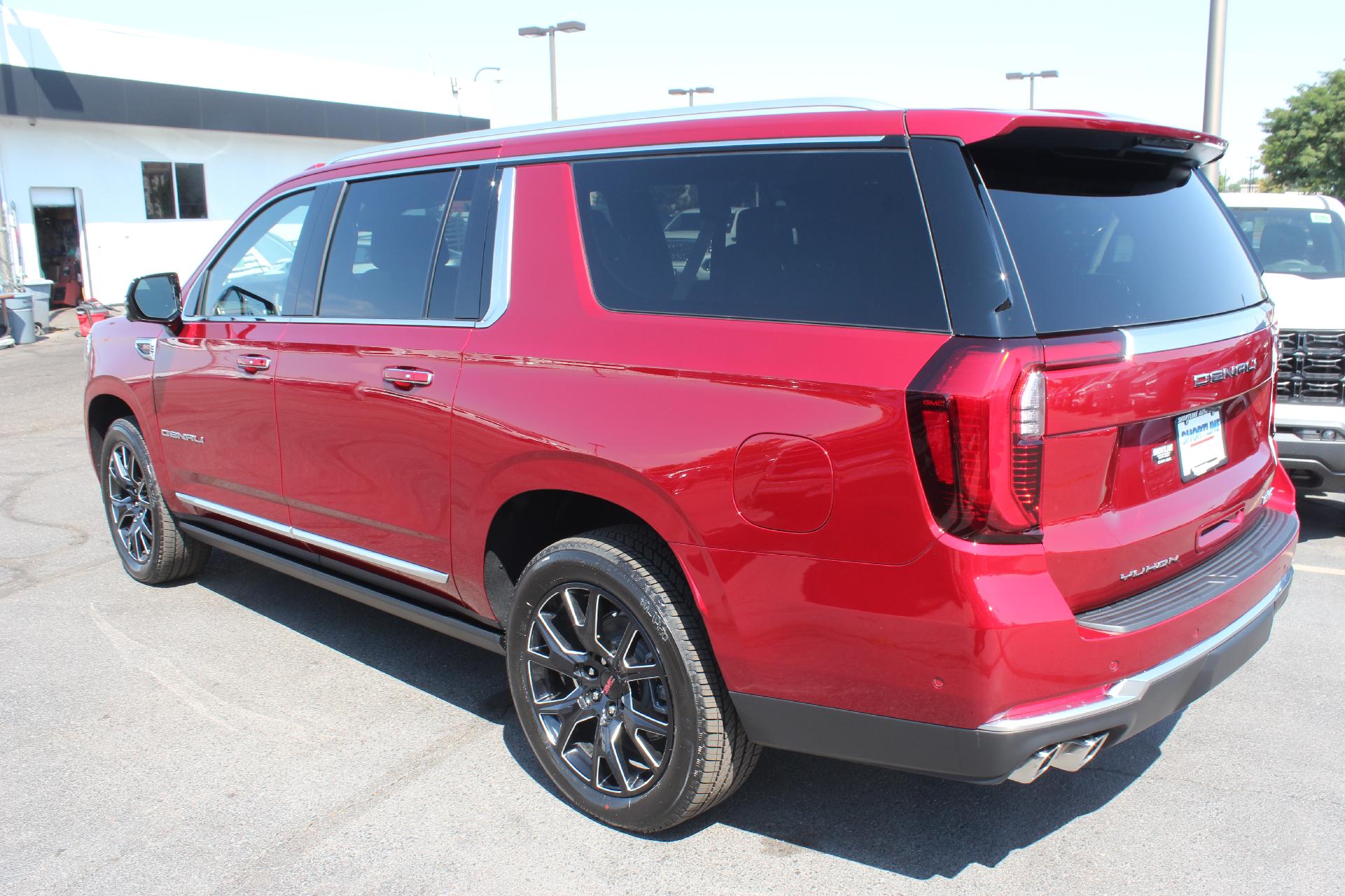 2025 GMC Yukon XL Vehicle Photo in AURORA, CO 80012-4011