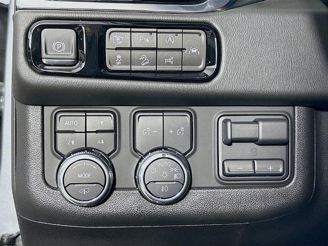 2025 GMC Yukon XL Vehicle Photo in PUYALLUP, WA 98371-4149