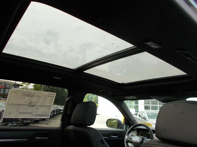 2025 GMC Acadia Vehicle Photo in LOWELL, MA 01852-4336