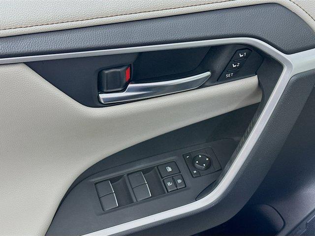 2019 Toyota RAV4 Vehicle Photo in Flemington, NJ 08822