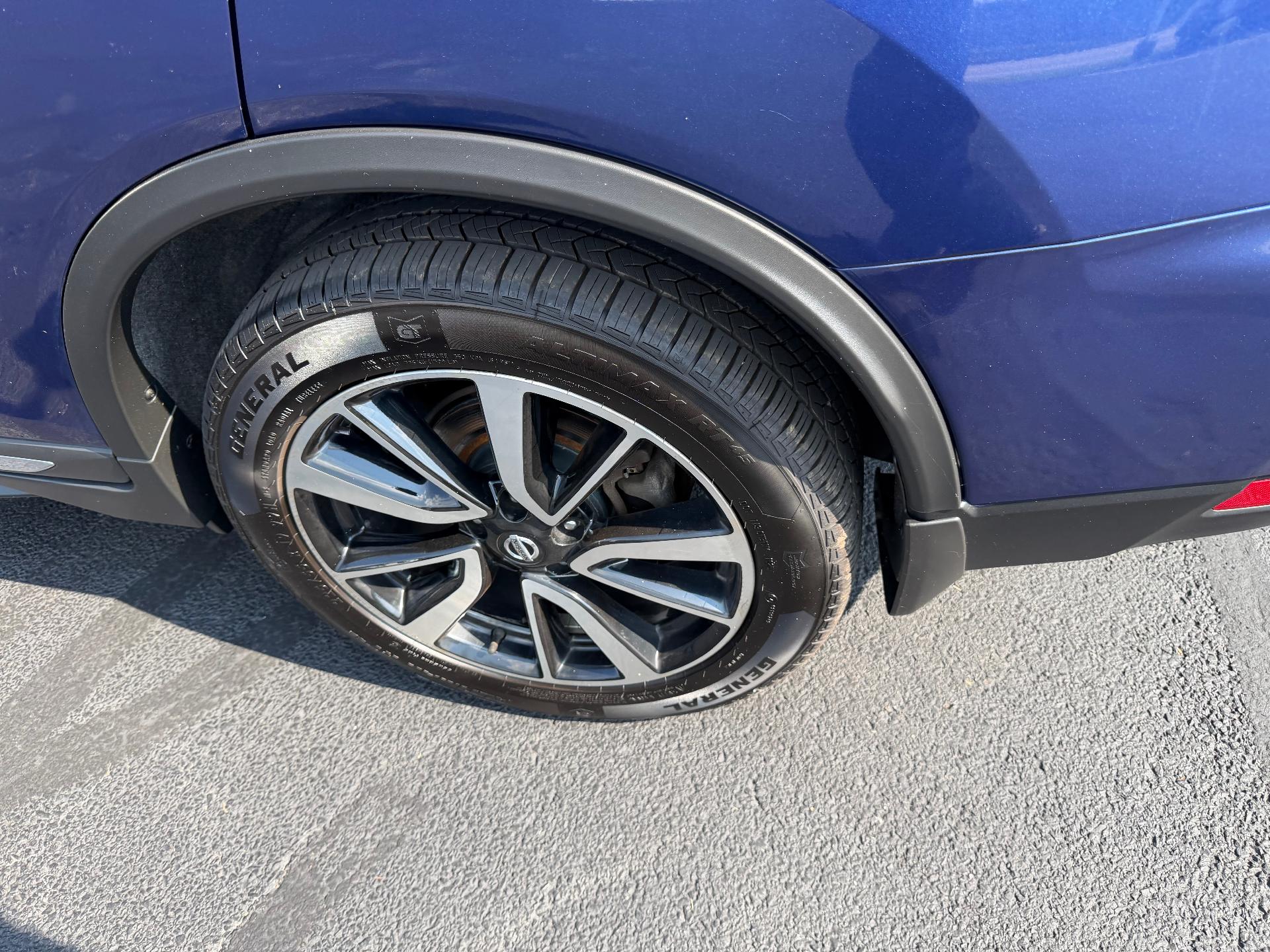 2018 Nissan Rogue photo 16 of 36