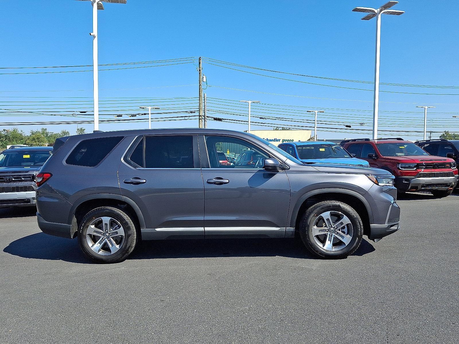 2025 Honda Pilot Vehicle Photo in Harrisburg, PA 17111