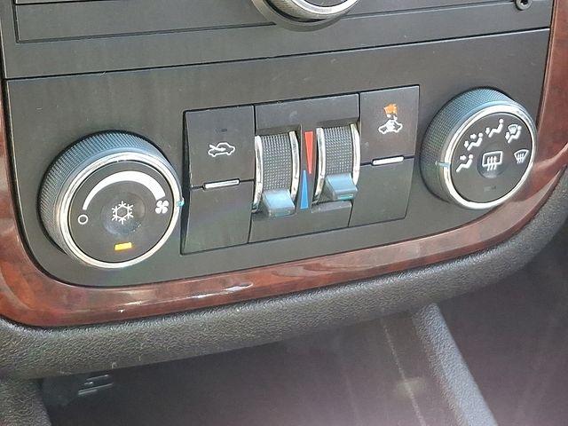 2010 Chevrolet Impala Vehicle Photo in DANBURY, CT 06810-5034