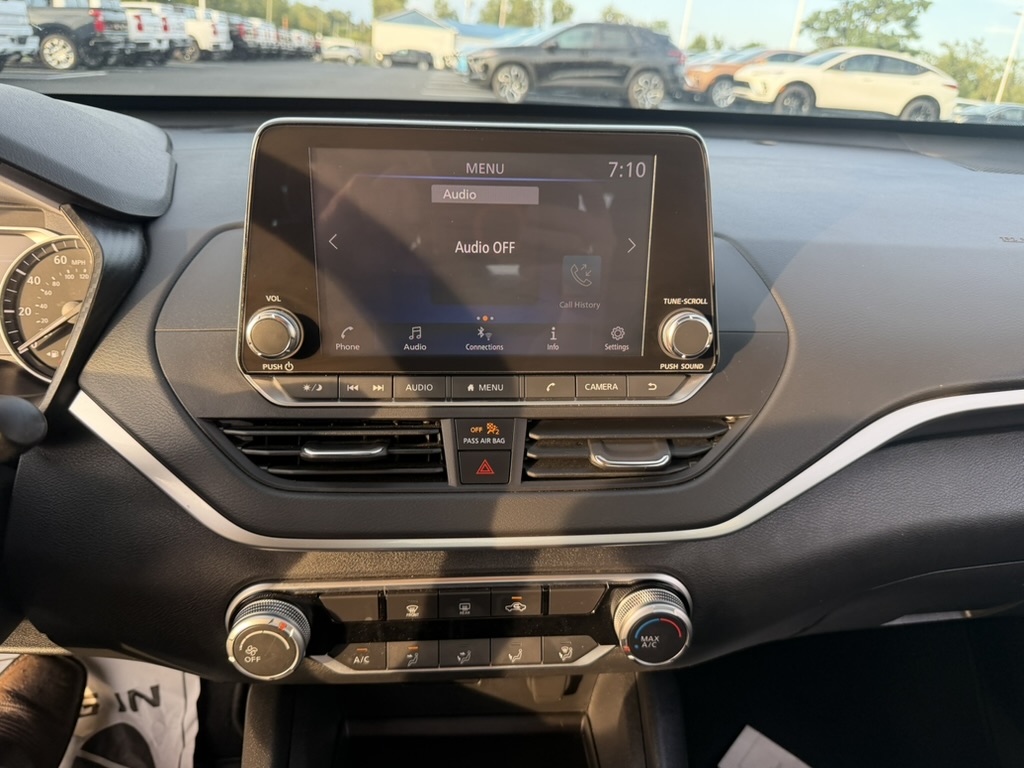 2022 Nissan Altima photo 23 of 33