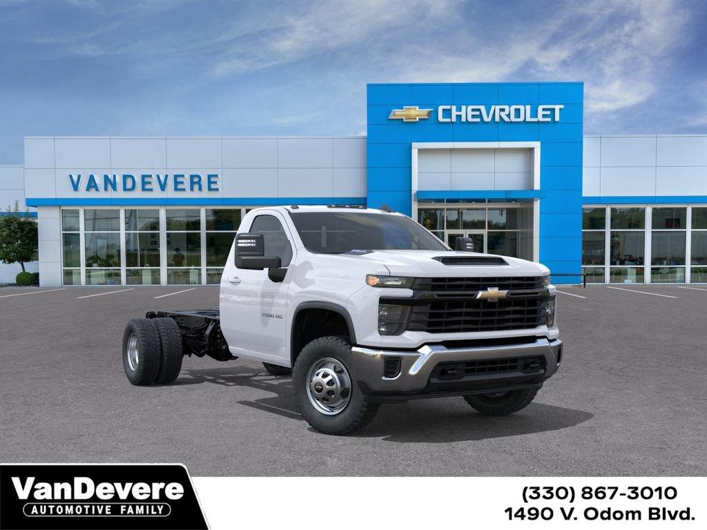 2026 Chevrolet Silverado 3500 HD Chassis Cab Vehicle Photo in AKRON, OH 44320-4088
