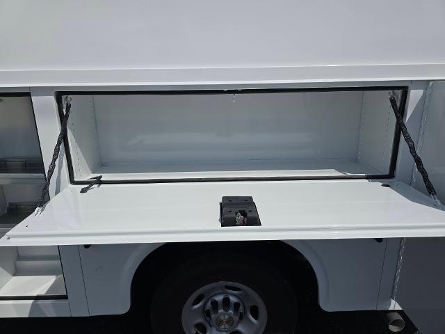 2025 Chevrolet Express Commercial Cutaway Vehicle Photo in INDEPENDENCE, MO 64055-1314