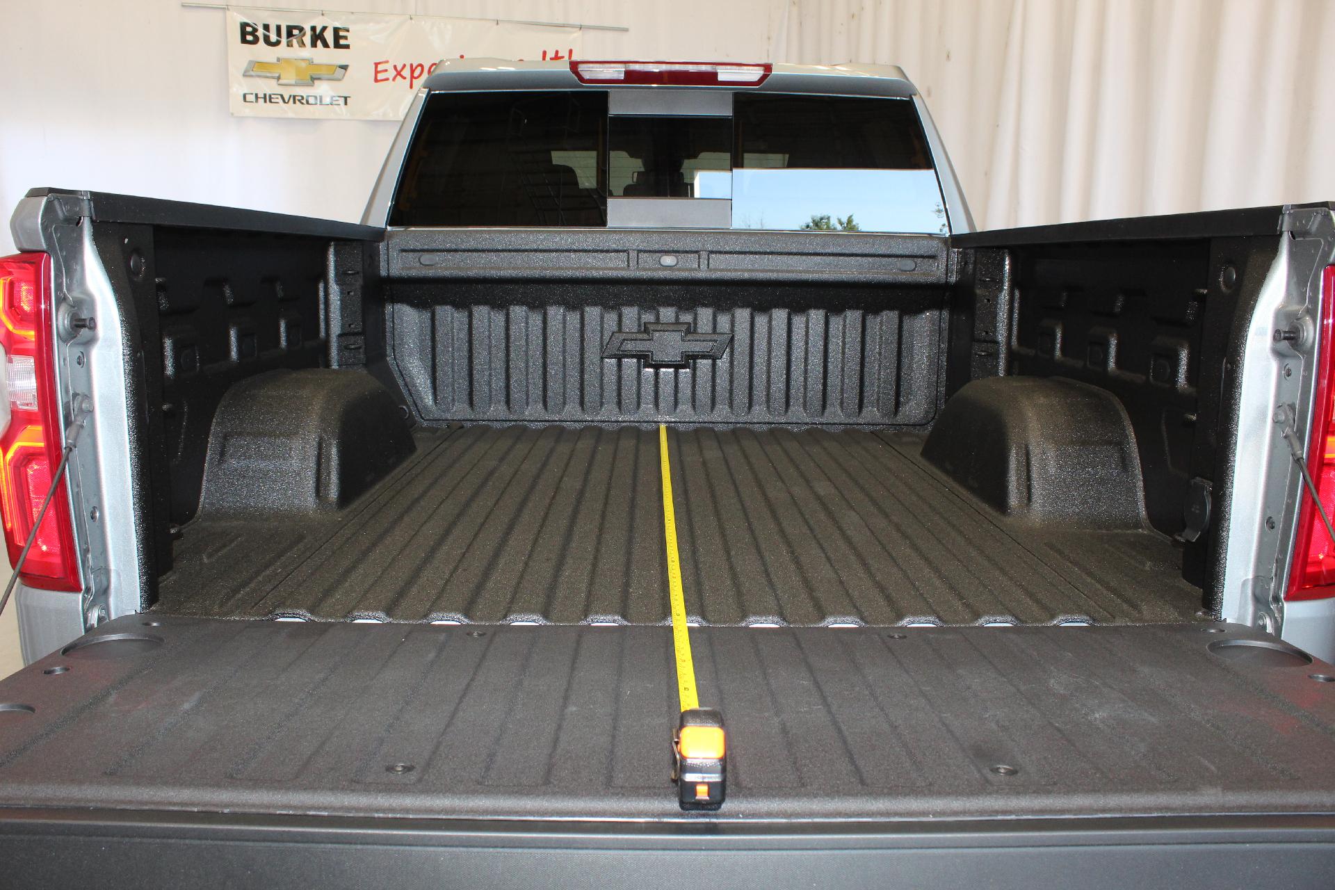 2025 Chevrolet Silverado 1500 Vehicle Photo in NORTHAMPTON, MA 01060-1120