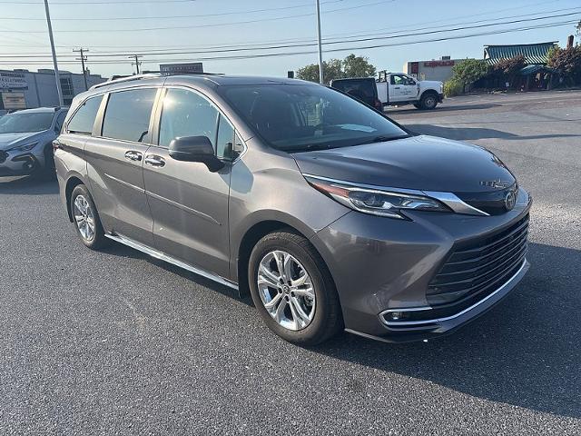 2024 Toyota Sienna Vehicle Photo in HARRISBURG, PA 17111-1033