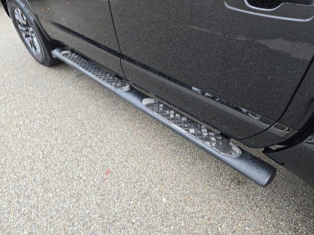 2021 Nissan Titan Vehicle Photo in Pleasant Hills, PA 15236