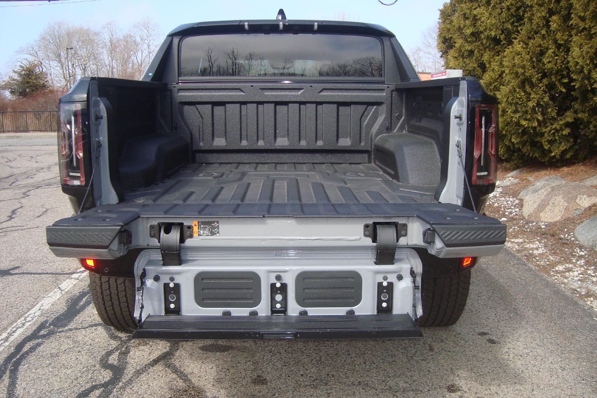2025 GMC HUMMER EV Pickup Vehicle Photo in PORTSMOUTH, NH 03801-4196