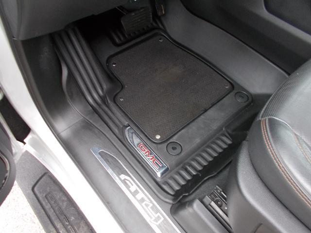 2022 GMC Sierra 1500 Vehicle Photo in LOWELL, MA 01852-4336