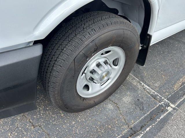 2025 Chevrolet Express Cargo 2500 Vehicle Photo in SAINT CLAIRSVILLE, OH 43950-8512