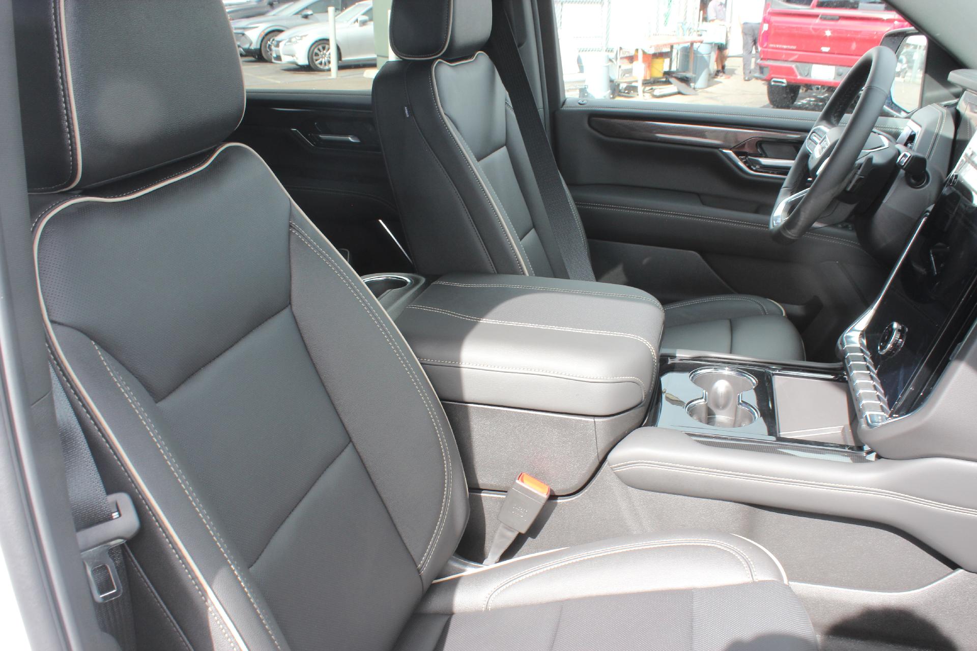 2025 GMC Yukon Vehicle Photo in AURORA, CO 80012-4011