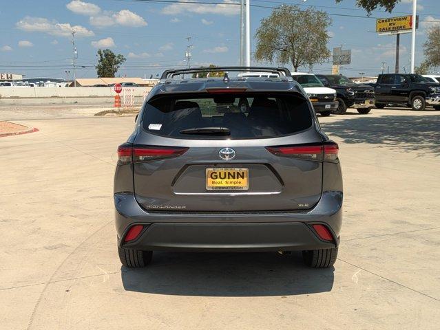 2024 Toyota Highlander Vehicle Photo in SELMA, TX 78154-1459