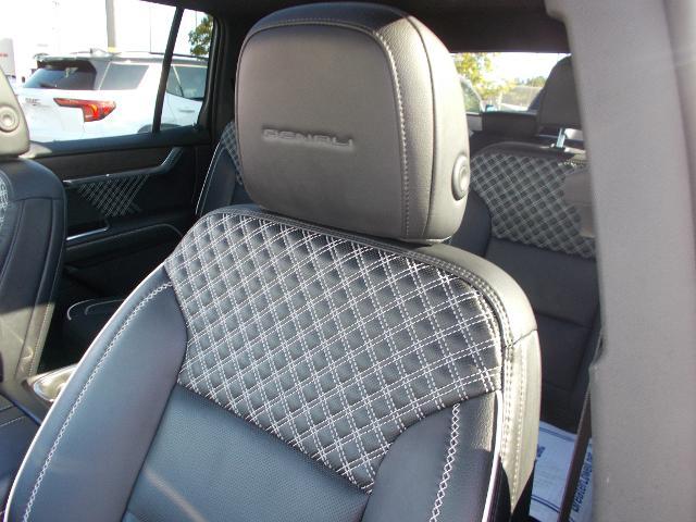 2024 GMC Acadia Vehicle Photo in LOWELL, MA 01852-4336