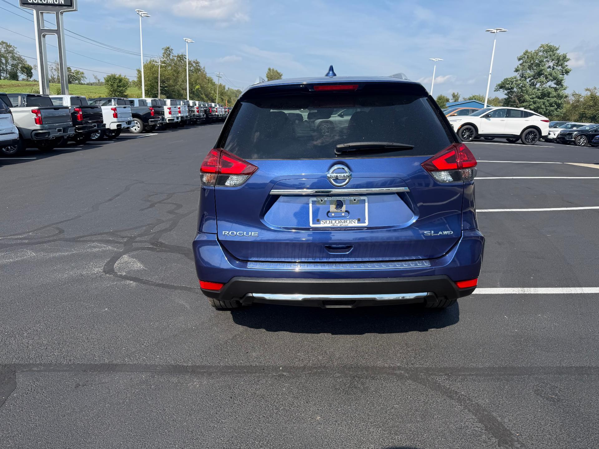 2018 Nissan Rogue photo 5 of 36