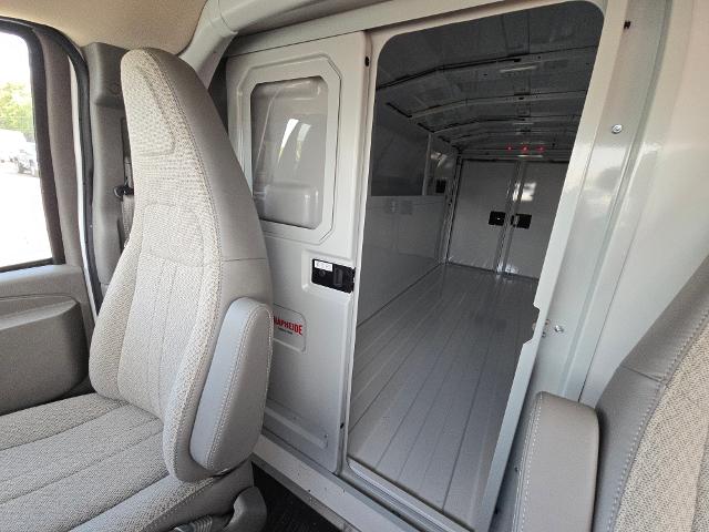 2025 Chevrolet Express Commercial Cutaway Vehicle Photo in INDEPENDENCE, MO 64055-1314