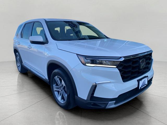 2025 Honda Pilot Vehicle Photo in Neenah, WI 54956