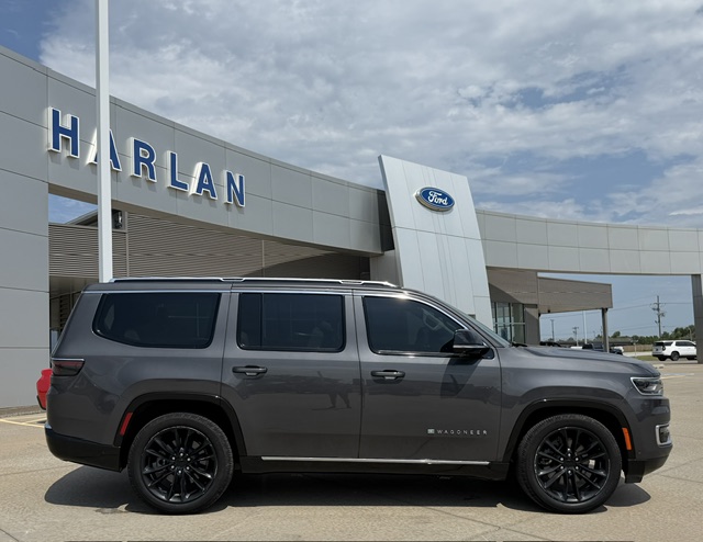 Baltic Gray Metallic Clearcoat 2023 Jeep Wagoneer SUV / Crossover Four-Wheel Drive 8-Speed Automatic Overdrive