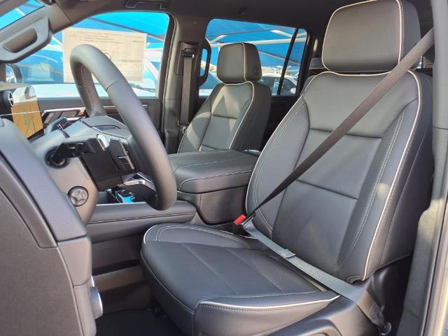 2025 Chevrolet Suburban Vehicle Photo in Denton, TX 76205