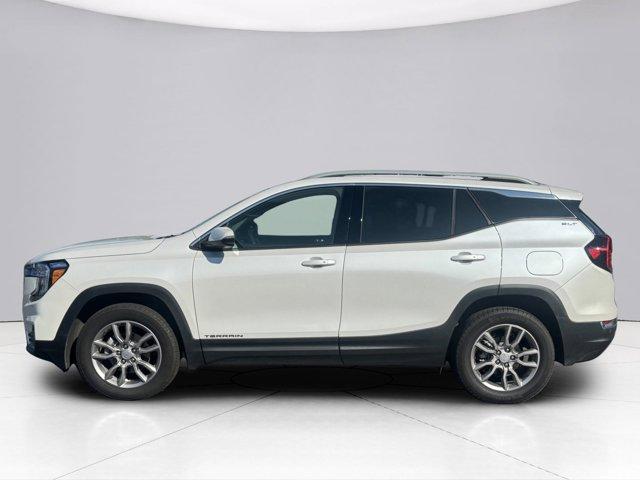 2024 GMC Terrain Vehicle Photo in LEOMINSTER, MA 01453-2952