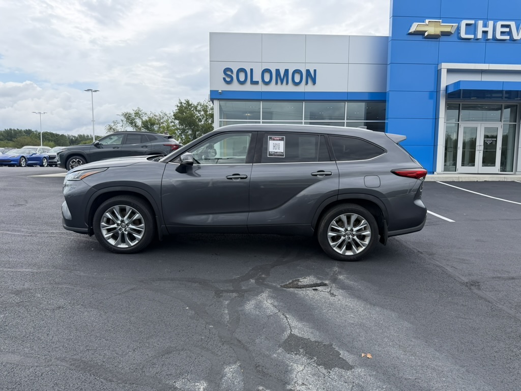 2021 Toyota Highlander photo 3 of 38