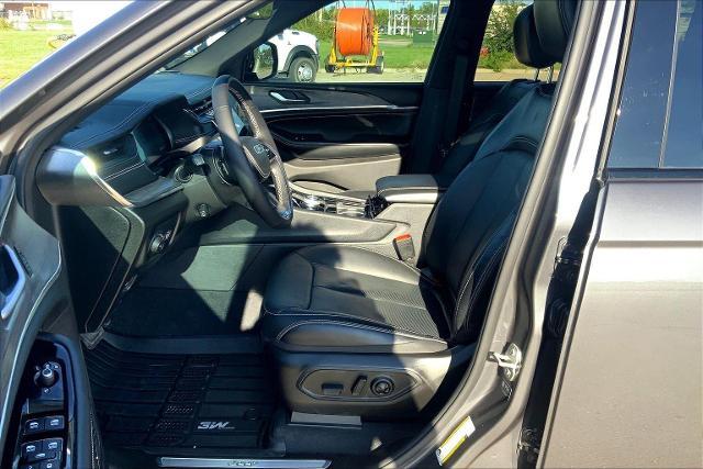 2023 Jeep Grand Cherokee L Vehicle Photo in TOPEKA, KS 66609-0000