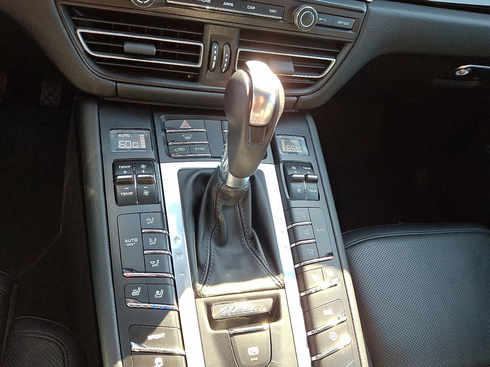 2021 Porsche Macan Vehicle Photo in Willow Grove, PA 19090