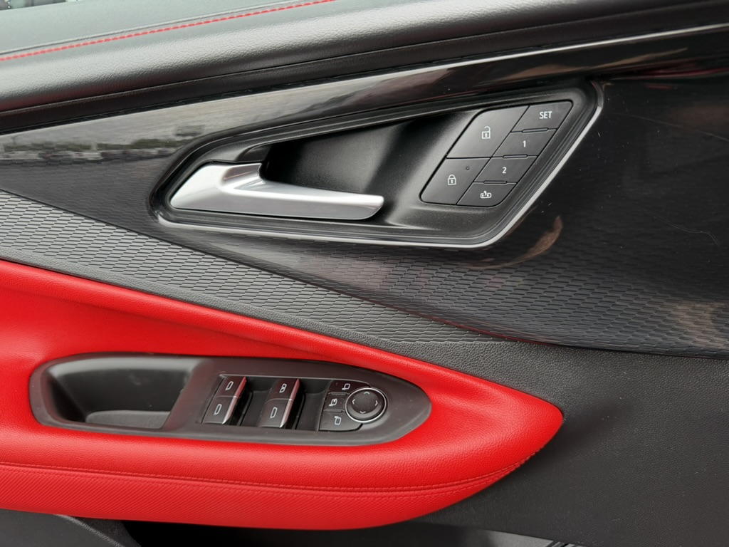 2025 Chevrolet Blazer EV photo 31 of 36