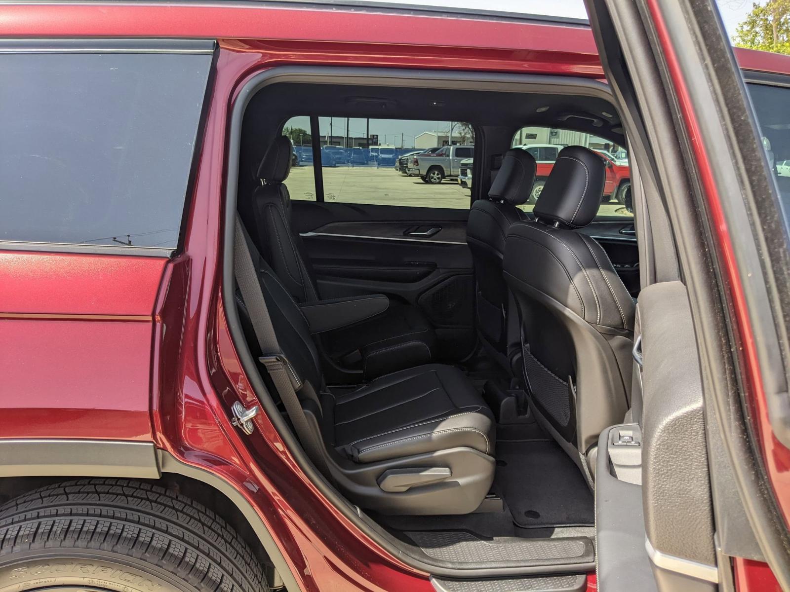 2025 Jeep Grand Cherokee L Vehicle Photo in Seguin, TX 78155