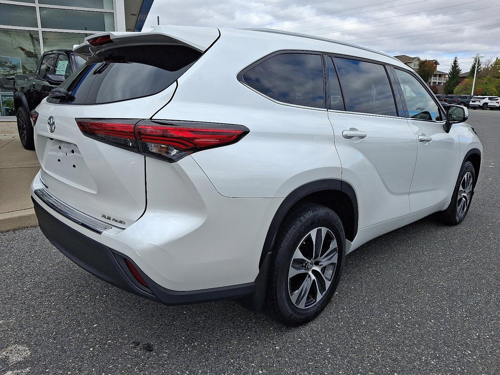 2022 Toyota Highlander Vehicle Photo in BETHLEHEM, PA 18017-9401