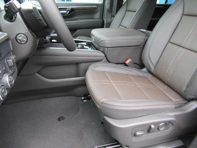 2025 Chevrolet Suburban Vehicle Photo in LEESBURG, FL 34788-4022