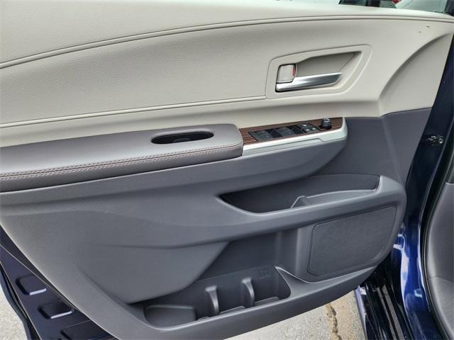 2024 Toyota Sienna Vehicle Photo in AURORA, CO 80012-4011