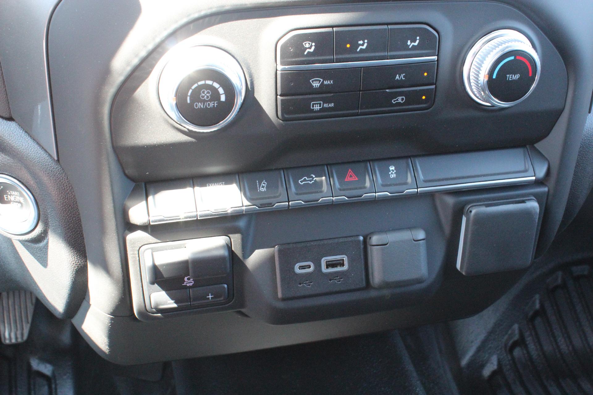 2025 GMC Sierra 2500 HD Vehicle Photo in AURORA, CO 80012-4011