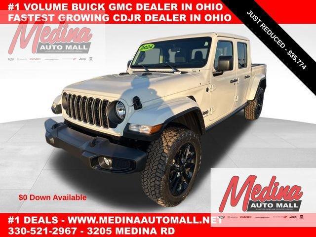 2024 Jeep Gladiator Vehicle Photo in MEDINA, OH 44256-9631
