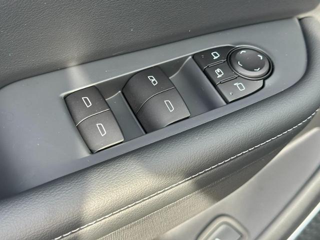 2025 Buick Enclave Vehicle Photo in COLUMBIA, MO 65203-3903
