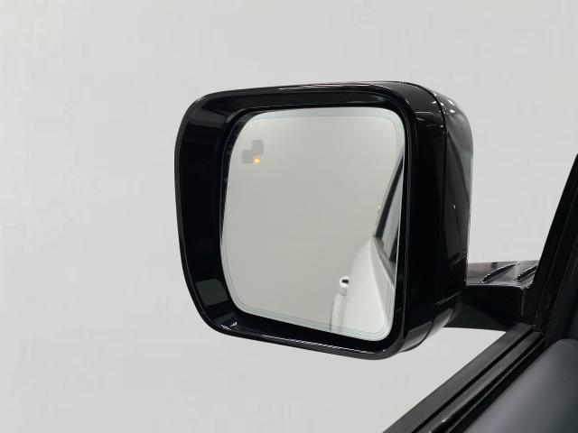 2024 Defender Vehicle Photo in Appleton, WI 54913
