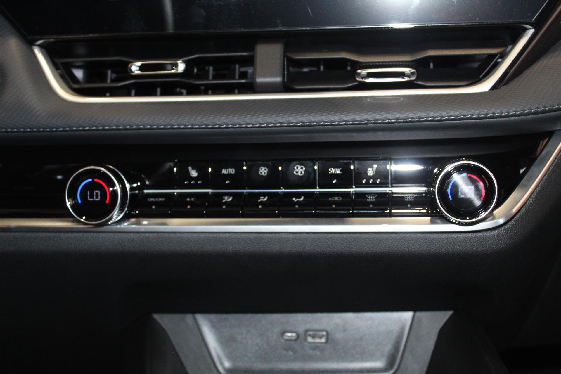 2026 Chevrolet Equinox Vehicle Photo in NORTHAMPTON, MA 01060-1120