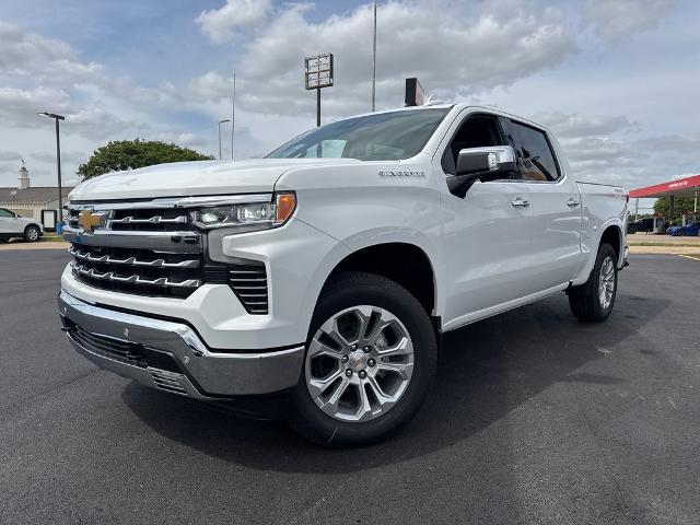 Summit White 2026 Chevrolet Silverado 1500 Pickup Truck Four-Wheel Drive Automatic