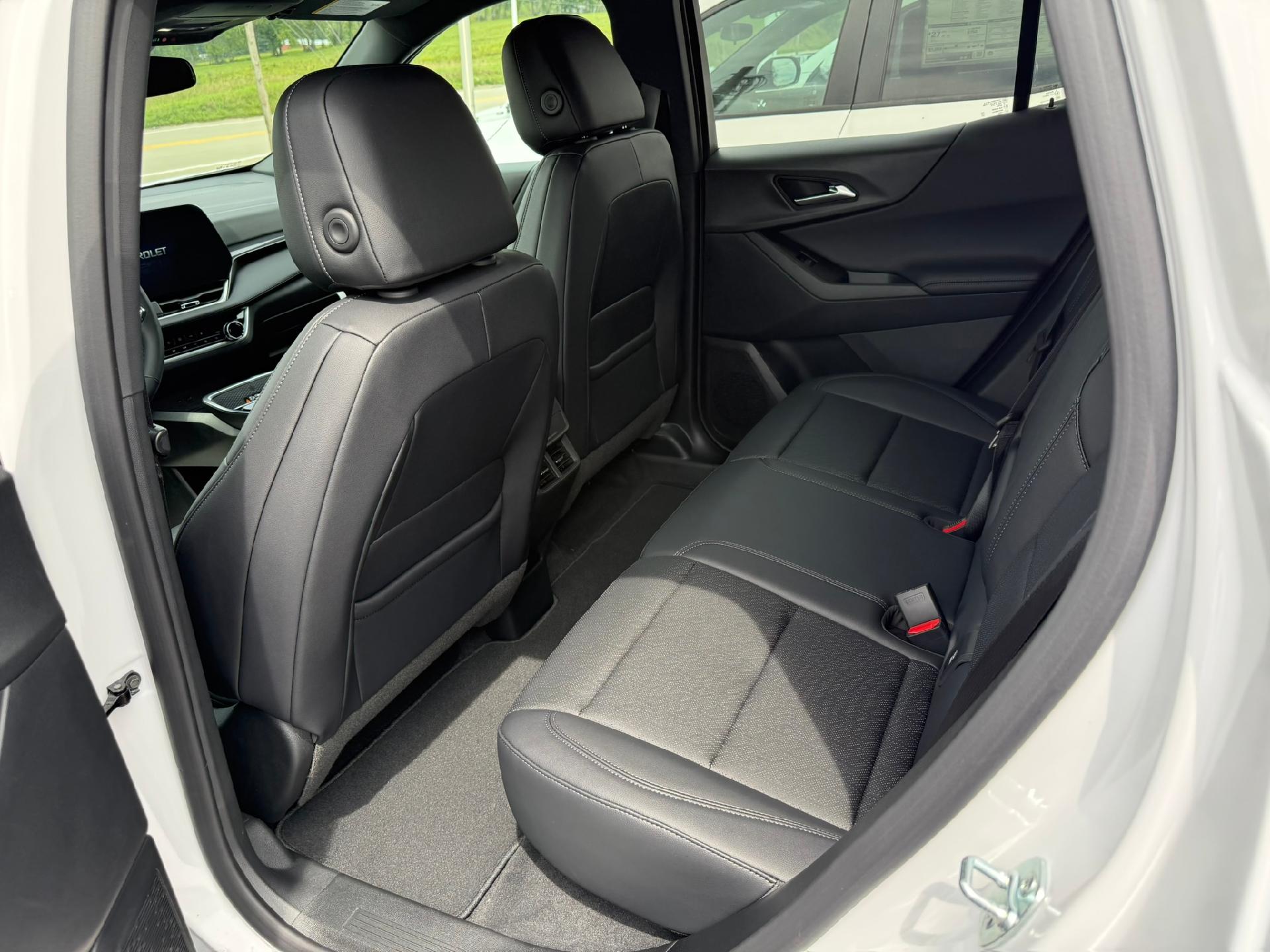 2027 Chevrolet Equinox LT - 9