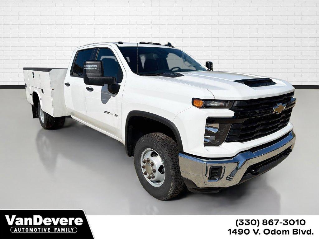 2025 Chevrolet Silverado 3500 HD Chassis Cab Vehicle Photo in AKRON, OH 44320-4088