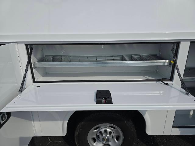 2025 Chevrolet Express Commercial Cutaway Vehicle Photo in INDEPENDENCE, MO 64055-1314